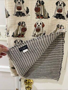 NWT.  Well Dressed Home, Halloween
 dogs, decorative throw blanket.